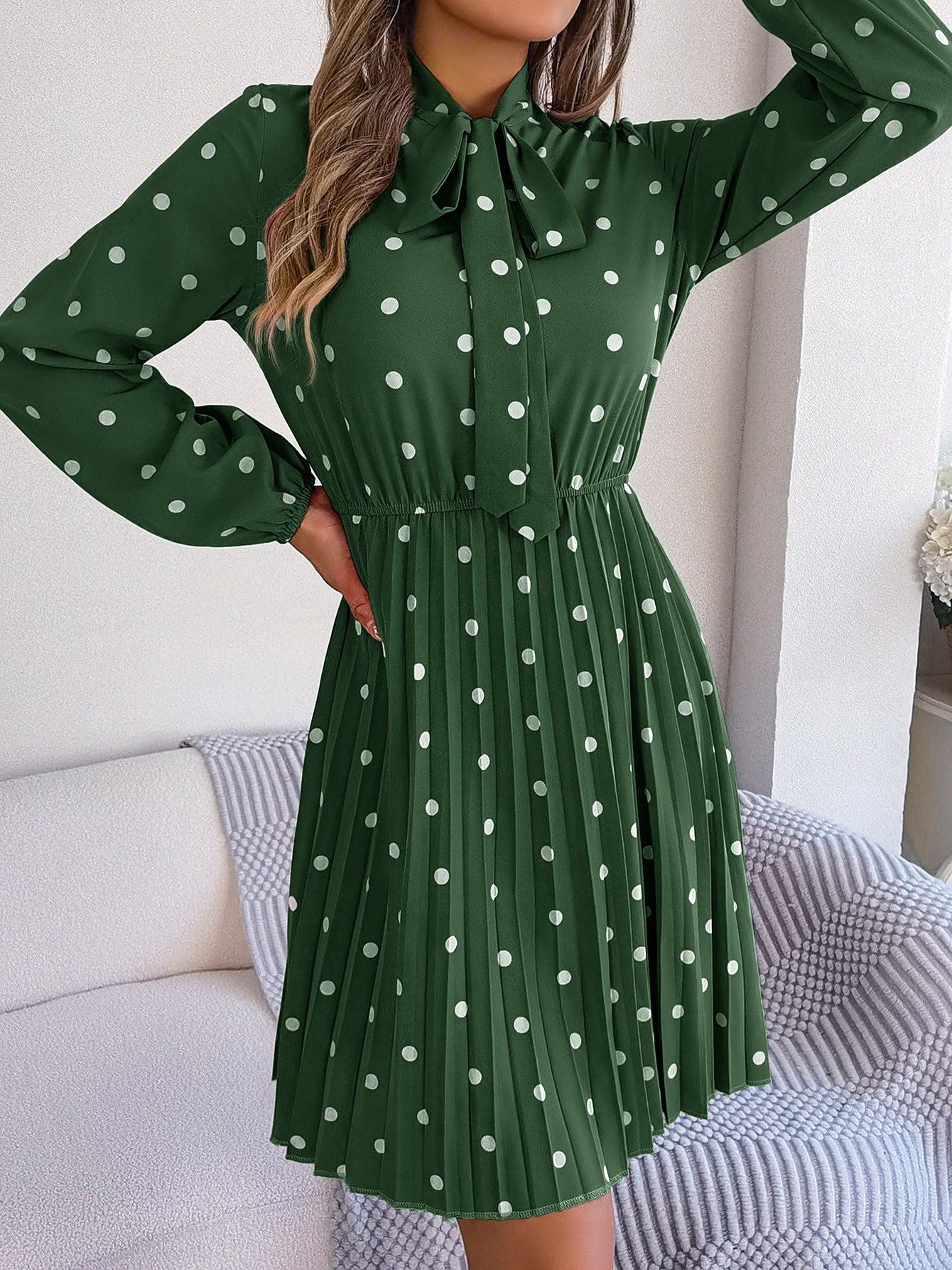 Robe à Pois Élégante – Plissée & Féminine