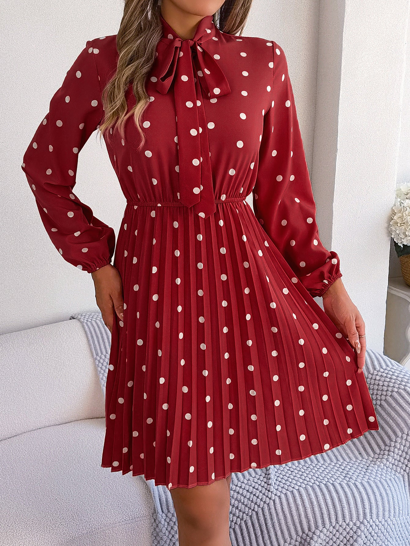 Robe à Pois Élégante – Plissée & Féminine