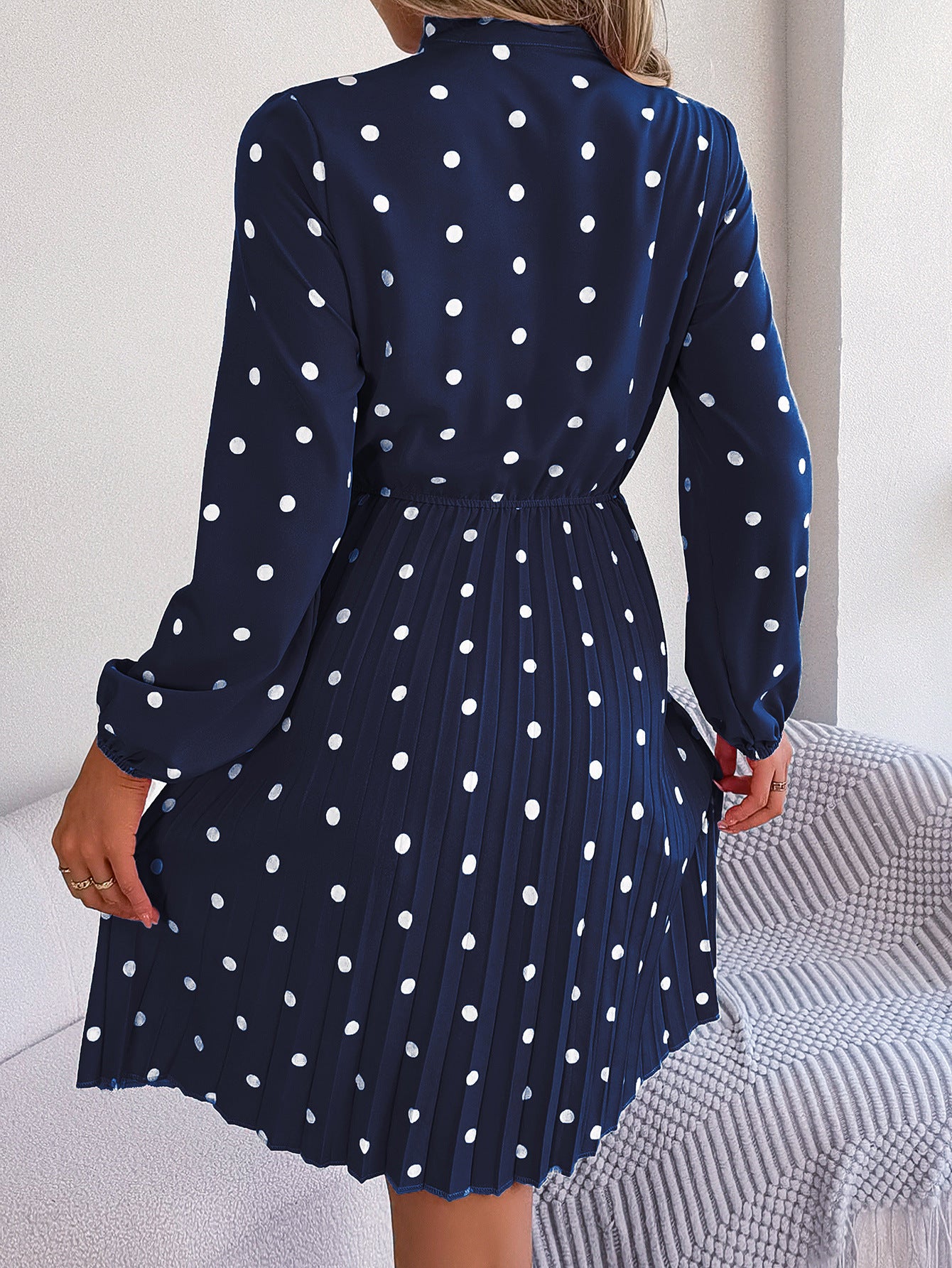 Robe à Pois Élégante – Plissée & Féminine