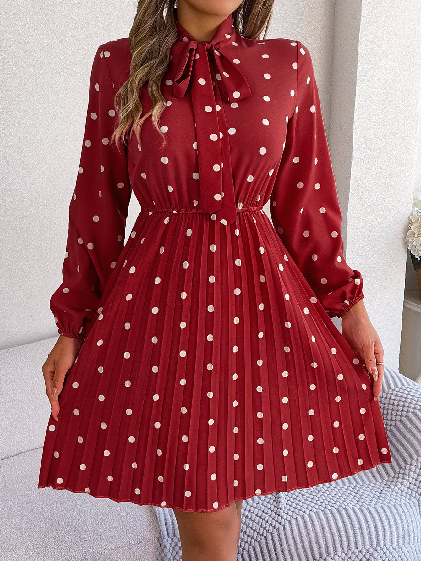 Robe à Pois Élégante – Plissée & Féminine