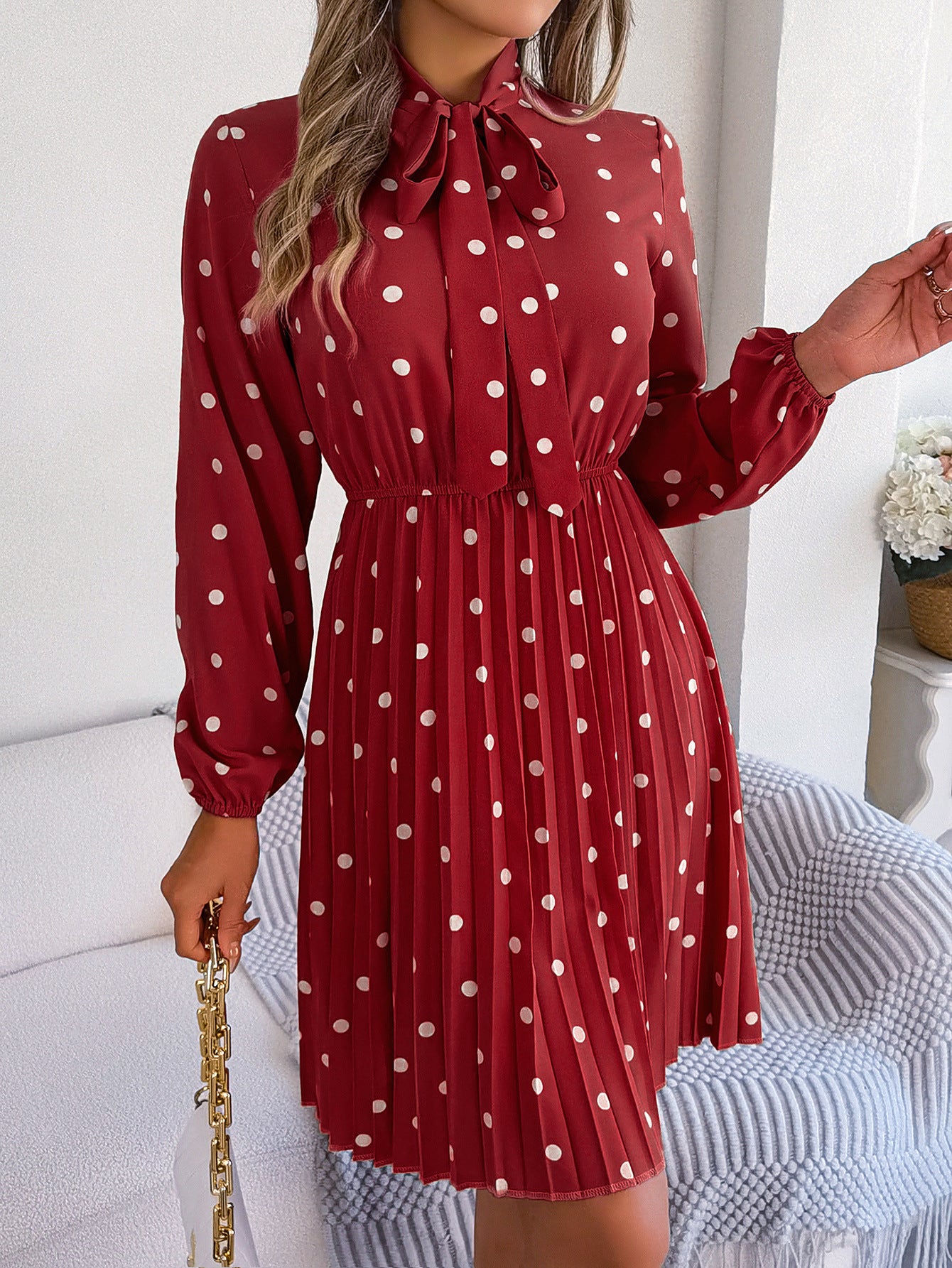 Robe à Pois Élégante – Plissée & Féminine