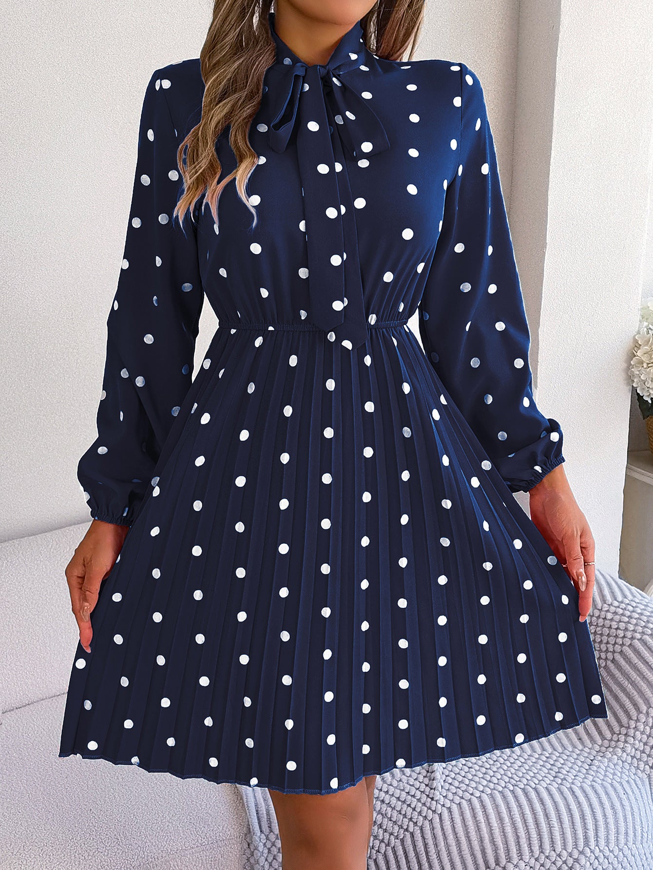Robe à Pois Élégante – Plissée & Féminine