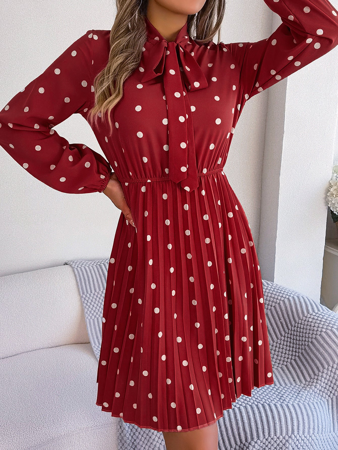 Robe à Pois Élégante – Plissée & Féminine
