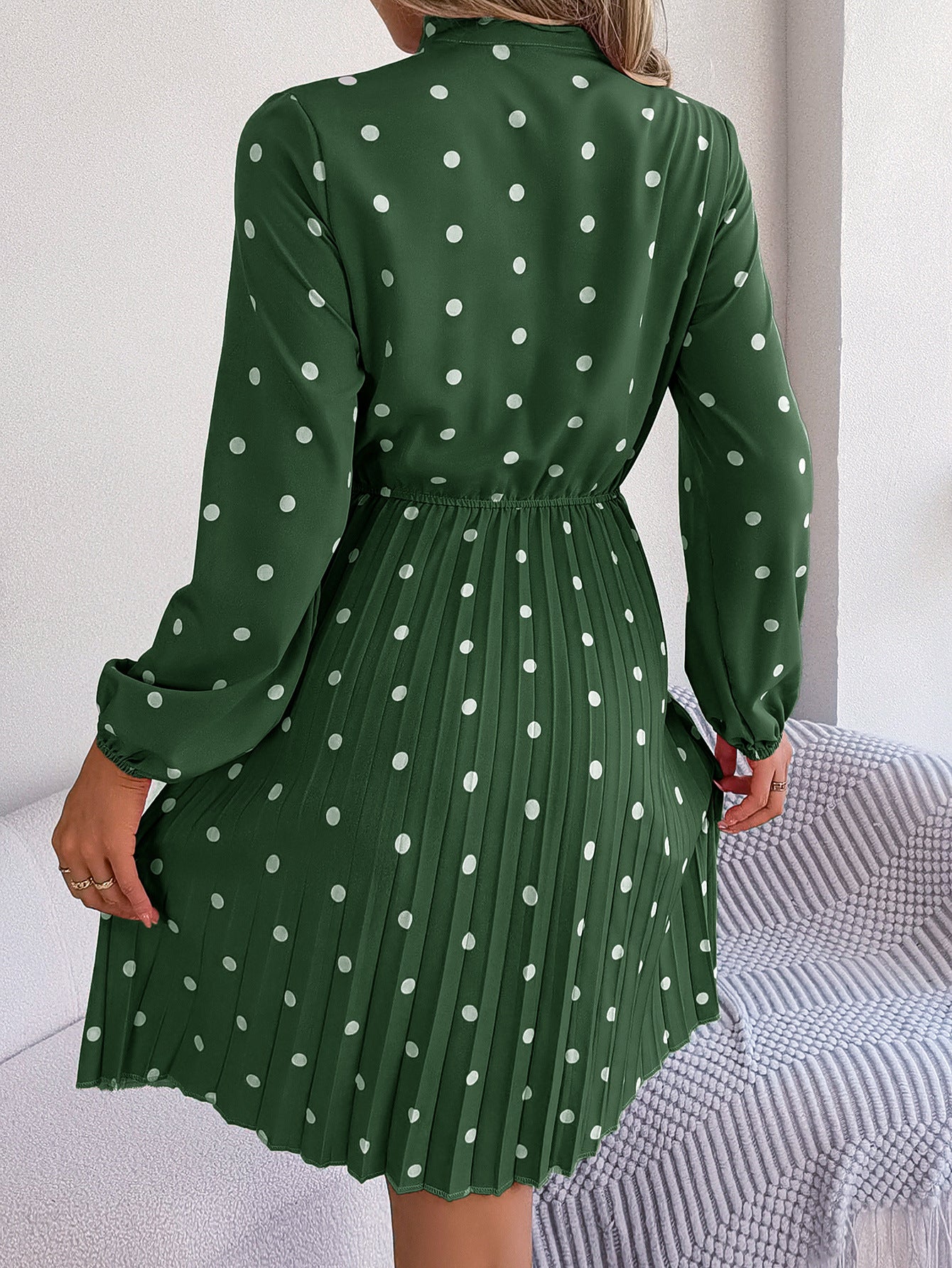 Robe à Pois Élégante – Plissée & Féminine