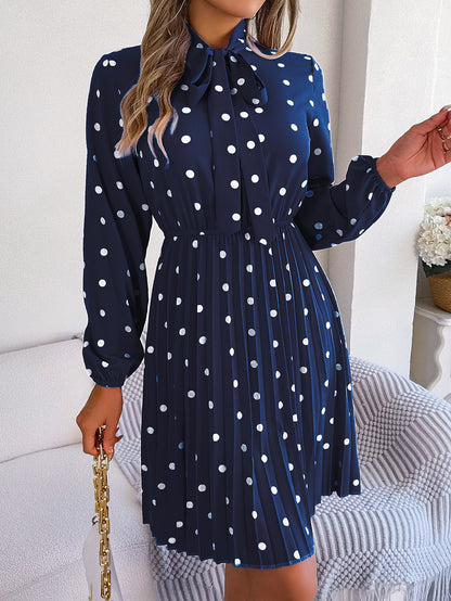 Robe à Pois Élégante – Plissée & Féminine